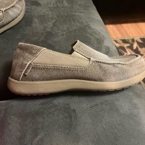 Boys youth size 6 crocs excellent condition worn maybe one time